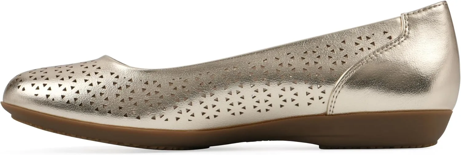CLIFFS BY WHITE MOUNTAIN Women's Cindy Cushioned Ballet Flat
