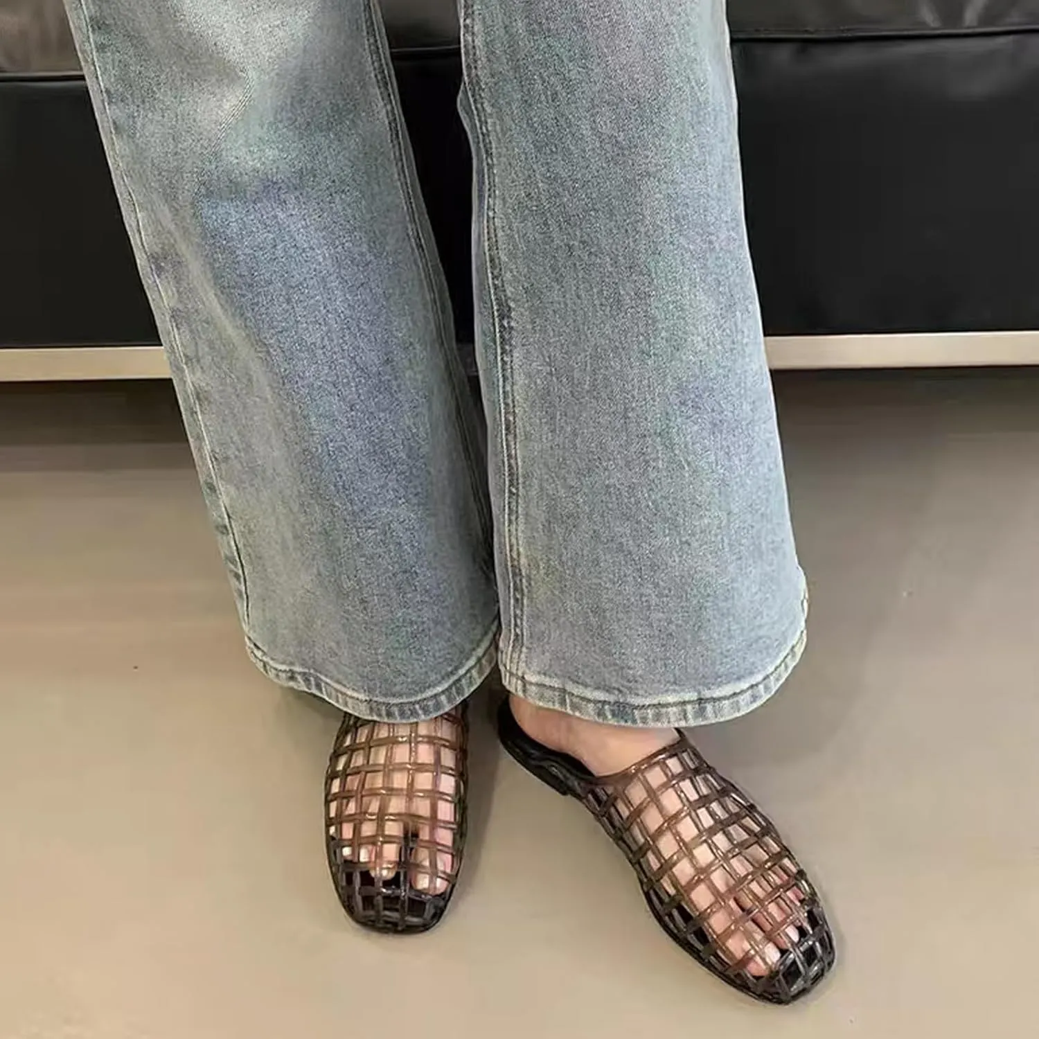 Jelly Shoes for Women Clear Jelly Mesh Slides Sandals Comfortable Closed Round Toe Flat Sandals Slip On Summer Beach Slippers