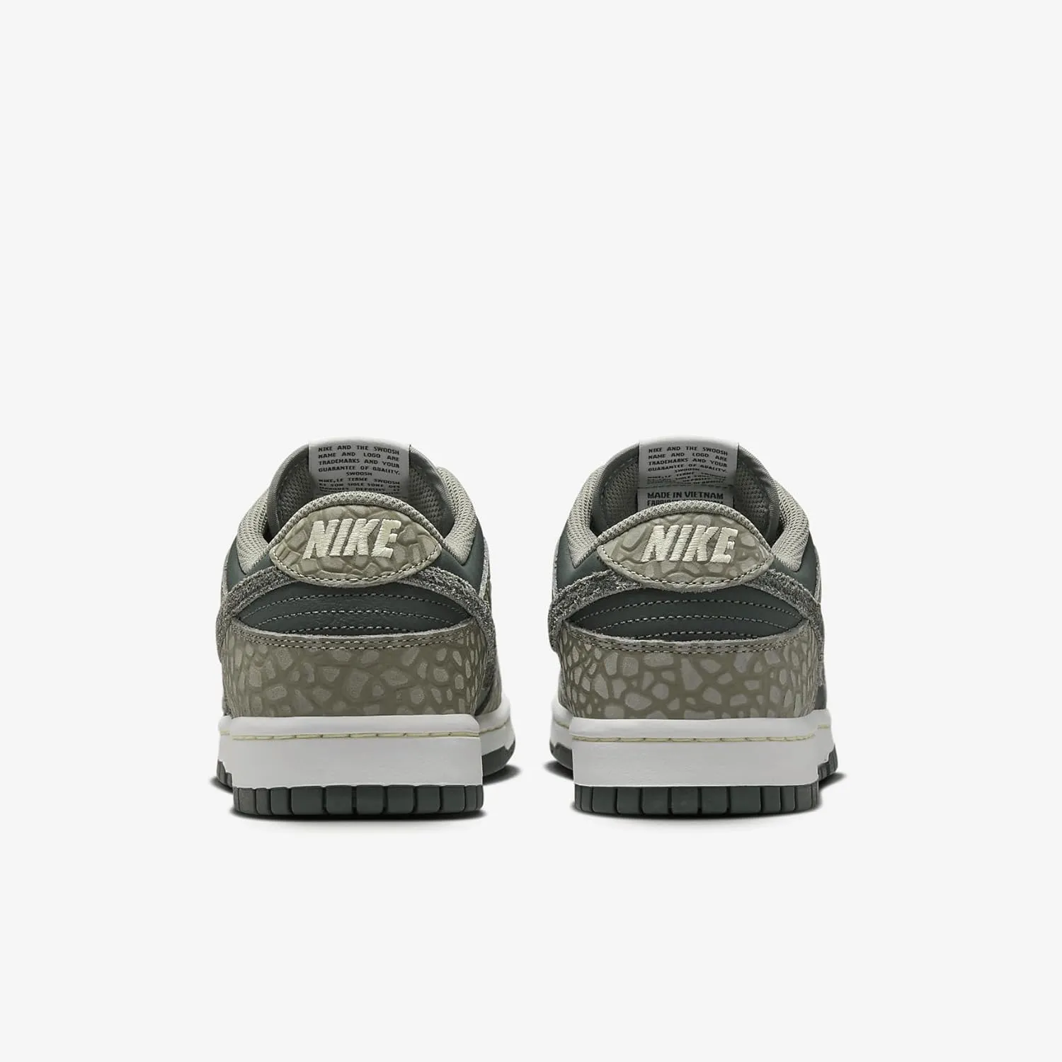 Nike Men's Dunk Low Retro PRM Sneaker
