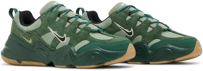 Nike Women's W Tech Hera Sneaker