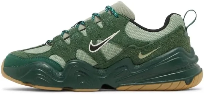 Nike Women's W Tech Hera Sneaker