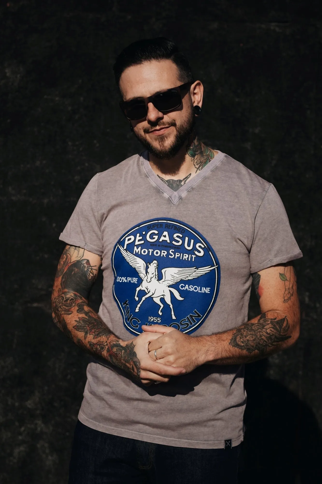 Roll-Up T-Shirt Acid Wash mit Print und V-Ausschnitt «Pegasus»