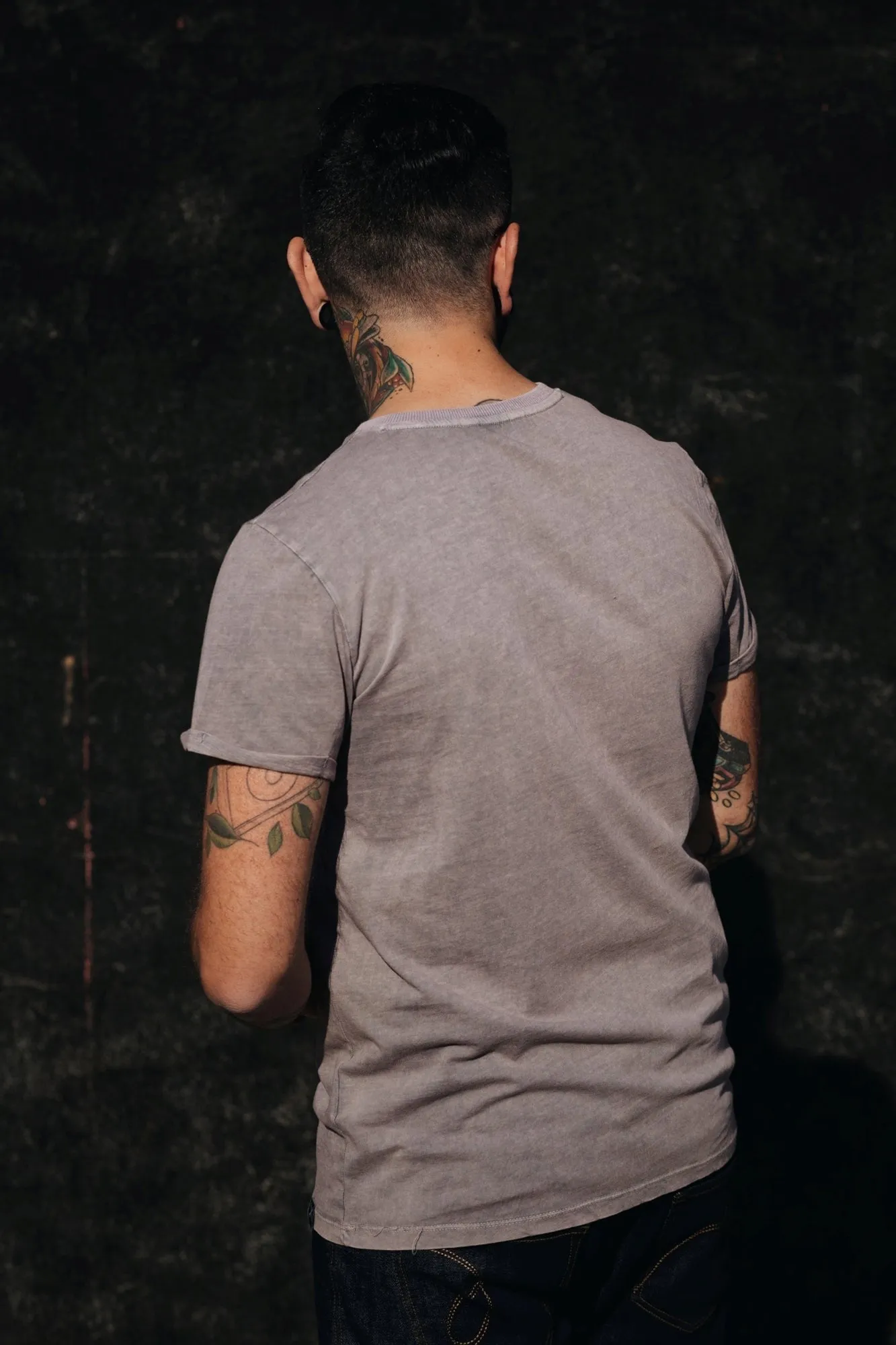 Roll-Up T-Shirt Acid Wash mit Print und V-Ausschnitt «Pegasus»