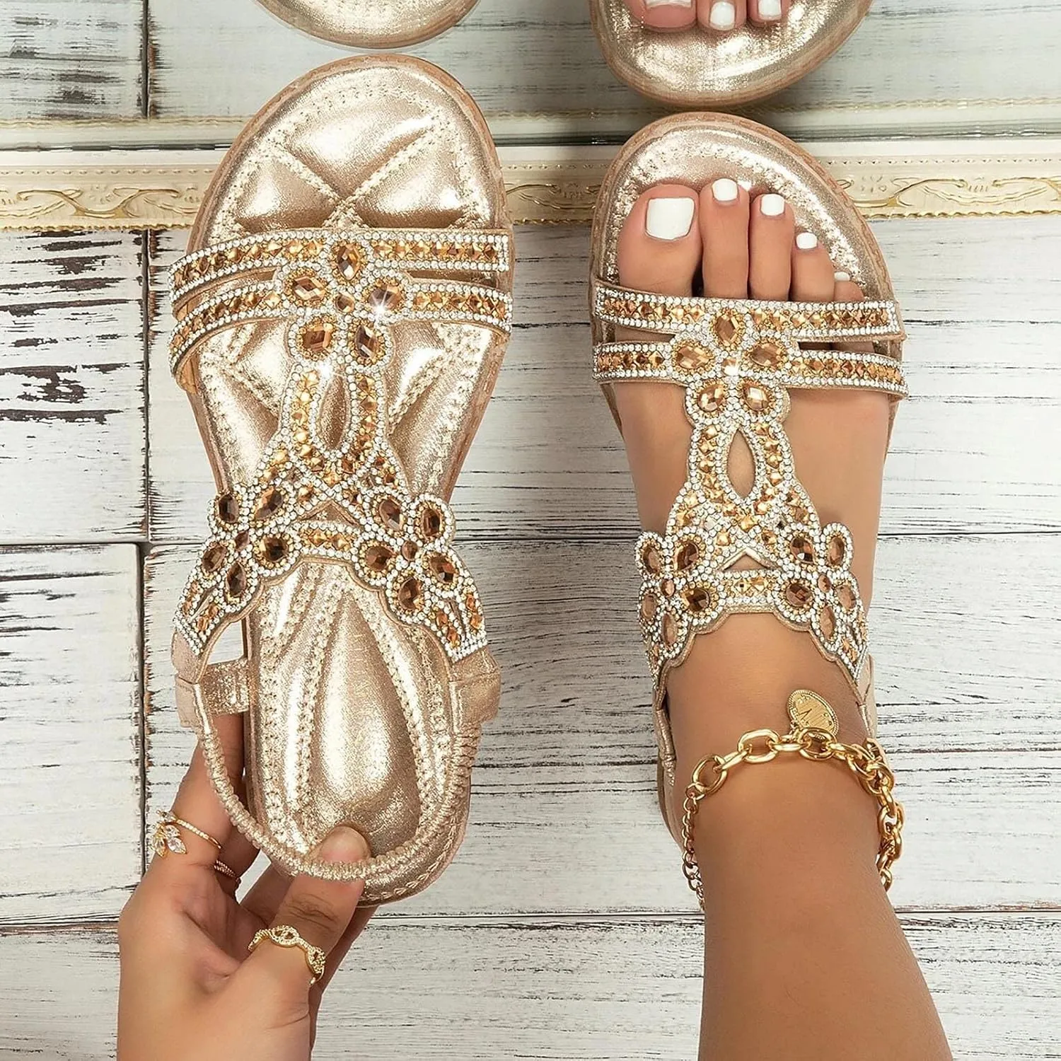 Women's Flat Sandals Summer Beach Sandal Bohemia Shoes T-Strap Rhinestone Beaded Fashion Floral Shoe Sparkle Slides
